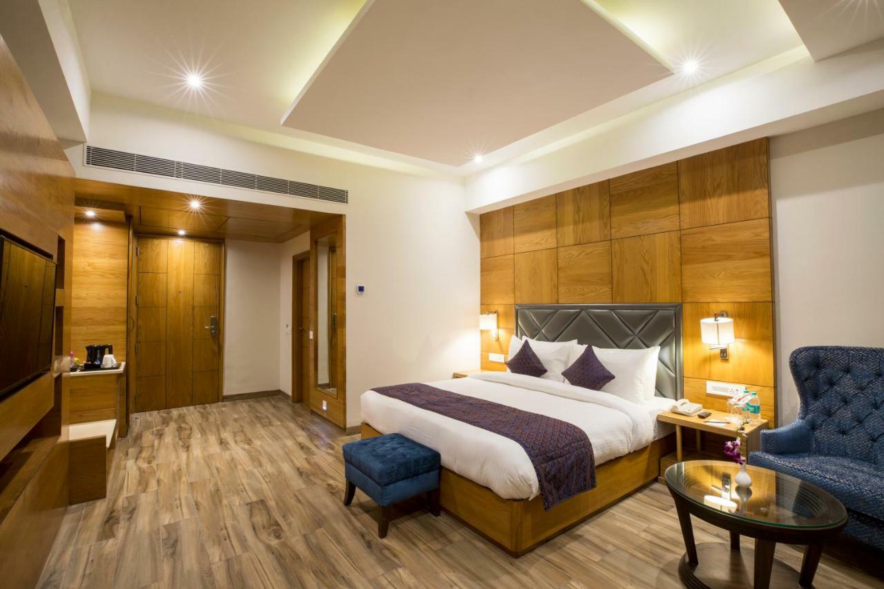 Regenta Central Cassia Zirakpur Chandigarh Экстерьер фото