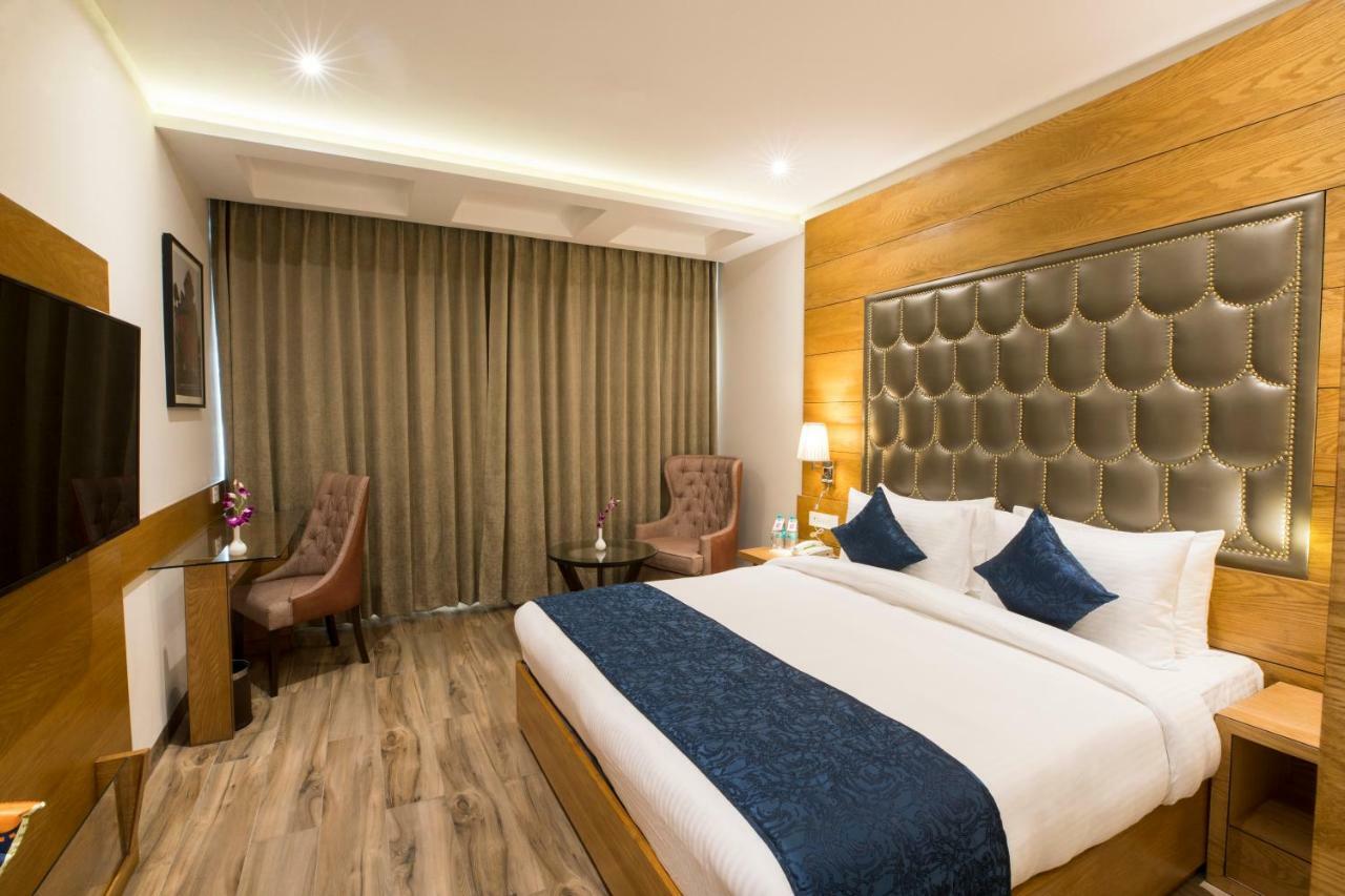 Regenta Central Cassia Zirakpur Chandigarh Экстерьер фото